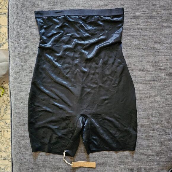 Skims Women's Black Barely There Mid Thigh Short Shapewear Size Large - Picture 5 of 13